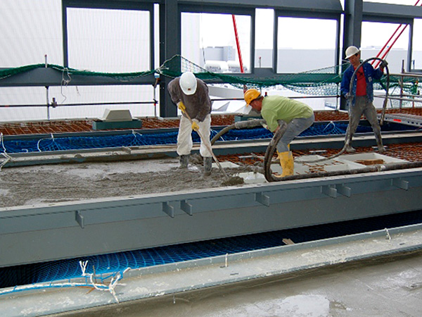 Fertigung von Bodenplatten für den Industriebau